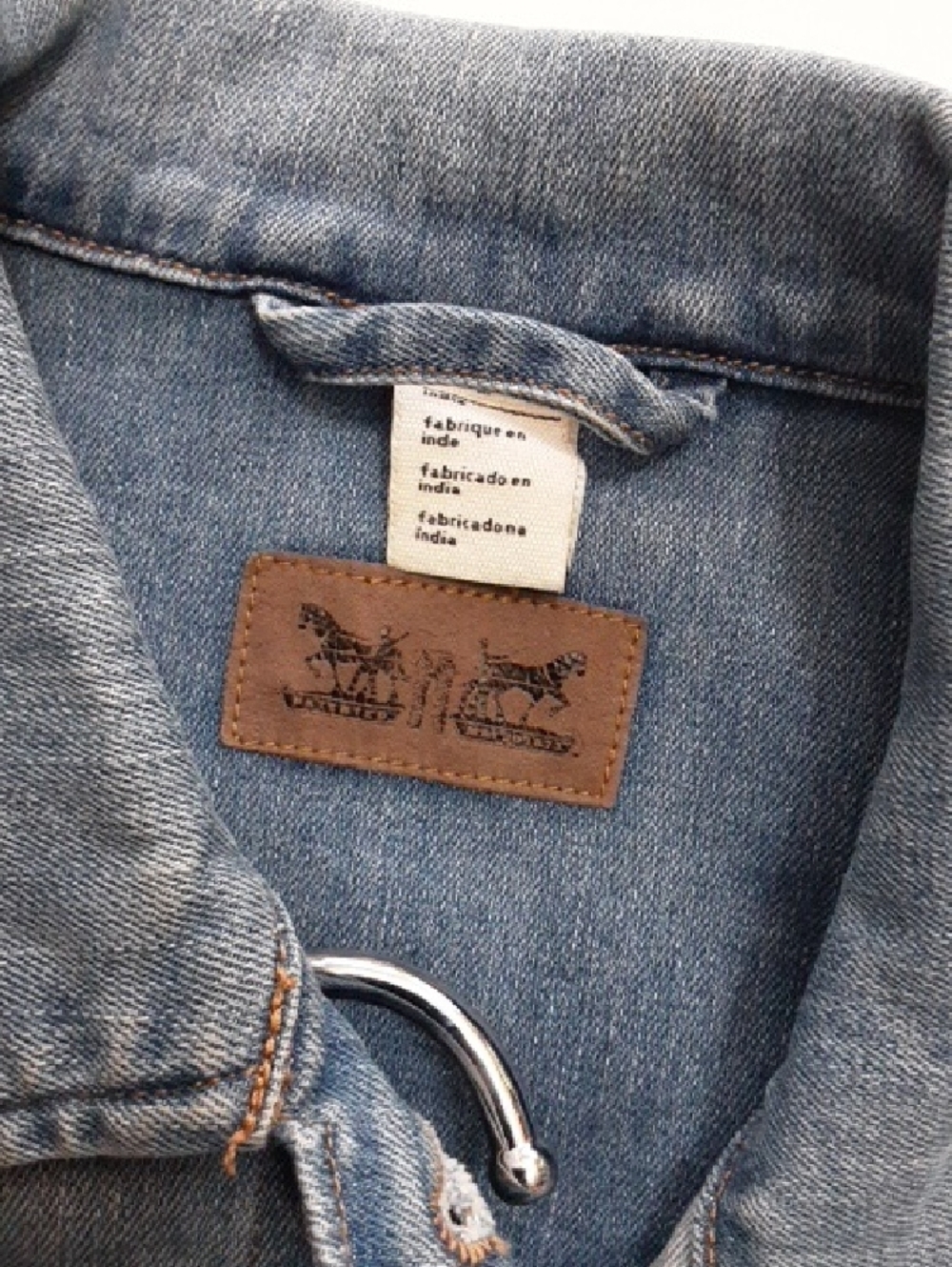 Levi's Women's Light Blue Denim Jacket - Button Front - Picture 3 of 7